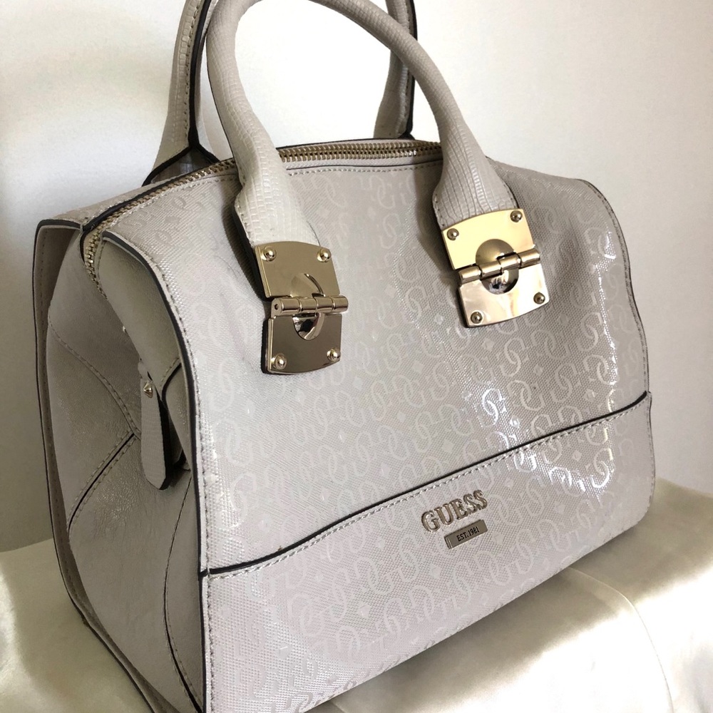 Guess handbag - Picture 2 of 3